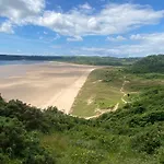 44 Gower Holiday Village Ty Gwyr Cosy 2 Bedroom Chalet