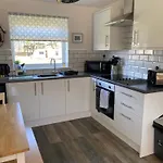 44 Gower Holiday Village Ty Gwyr Cosy 2 Bedroom Chalet